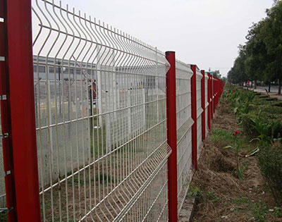 桃型柱护栏网厂