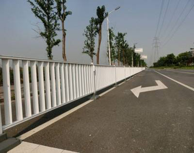 道路隔离栏