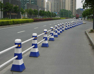 道路隔离栏