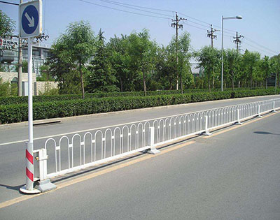 道路隔离栏